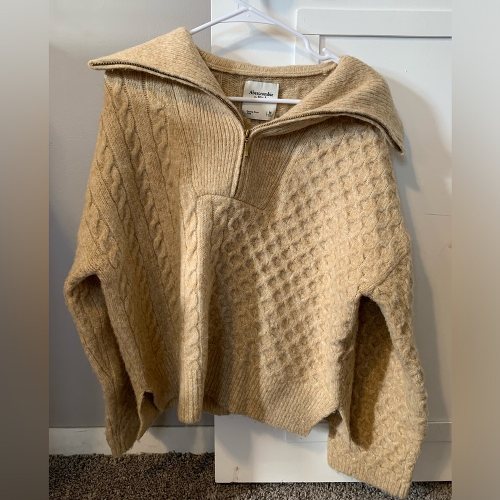 Abercrombie & Fitch Tan Cable Knit Sweater